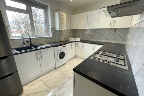 3 bedroom end of terrace house to rent, Shroffold Road, Bromley, BR1