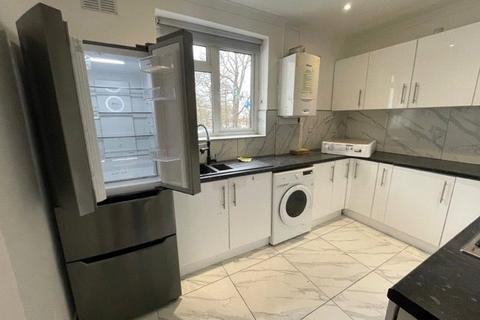 3 bedroom end of terrace house to rent, Shroffold Road, Bromley, BR1