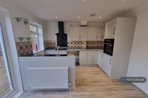 3 bedroom terraced house to rent, Spenlow Drive, Kent, ME5