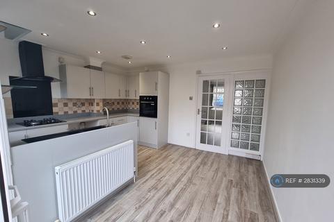 3 bedroom terraced house to rent, Spenlow Drive, Kent, ME5