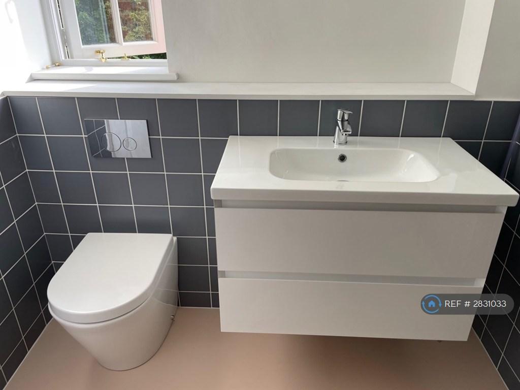 En-Suite Bathroom