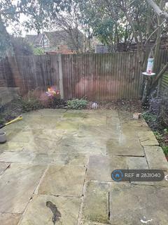 3 bedroom semi-detached house to rent, St. Michaels Court, Slough, SL2