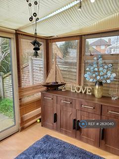 3 bedroom semi-detached house to rent, St. Michaels Court, Slough, SL2