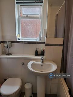 3 bedroom semi-detached house to rent, St. Michaels Court, Slough, SL2