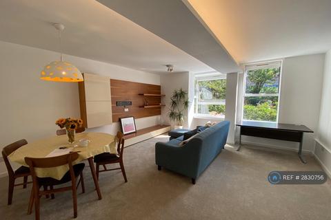 2 bedroom flat to rent, Kestrel House, London, SW11