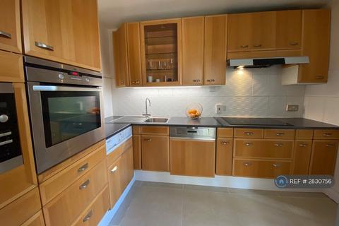 2 bedroom flat to rent, Kestrel House, London, SW11