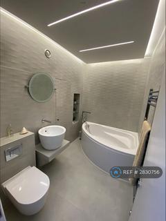 2 bedroom flat to rent, Kestrel House, London, SW11