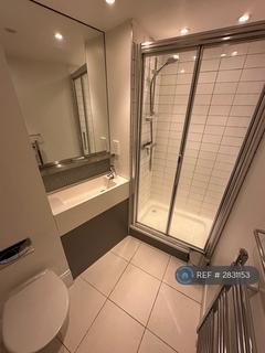 Studio to rent, New River Avenue, London, N8