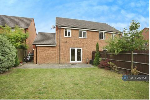 3 bedroom semi-detached house to rent, Oulton Road, Rugby, CV21