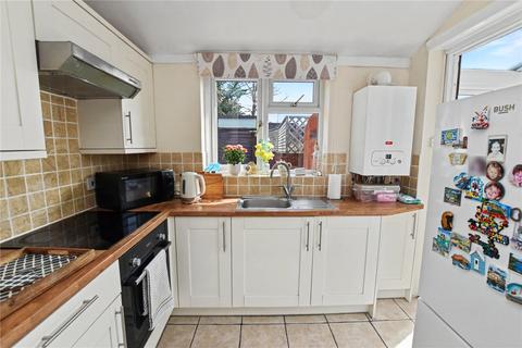 2 bedroom bungalow for sale, Wenvoe Avenue, Bexleyheath, DA7
