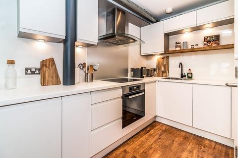 2 bedroom apartment to rent, Blantyre Street, Manchester M15