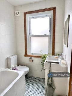 2 bedroom flat to rent, Warren Road, London, E10