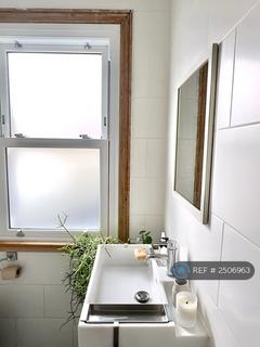 2 bedroom flat to rent, Warren Road, London, E10