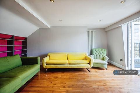 4 bedroom flat to rent, Badminton Road, London, SW12