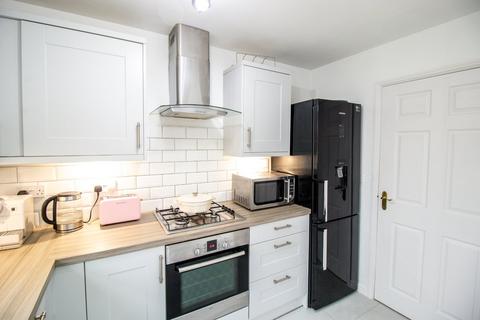 2 bedroom flat for sale, Broom Mills Road, Farsley, Pudsey, West Yorkshire, LS28