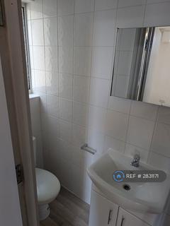 1 bedroom in a flat share to rent, Woodville Road, Thornton Heath, CR7