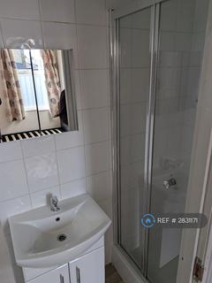 1 bedroom in a flat share to rent, Woodville Road, Thornton Heath, CR7