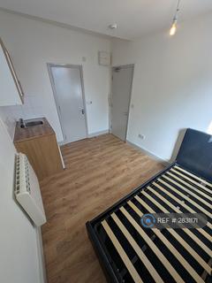 1 bedroom in a flat share to rent, Woodville Road, Thornton Heath, CR7