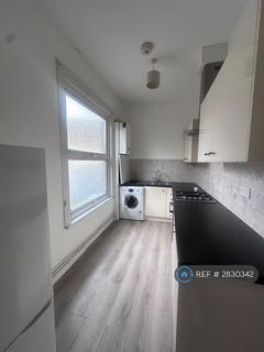 1 bedroom in a flat share to rent, Peak Hill Gardens, London, SE26