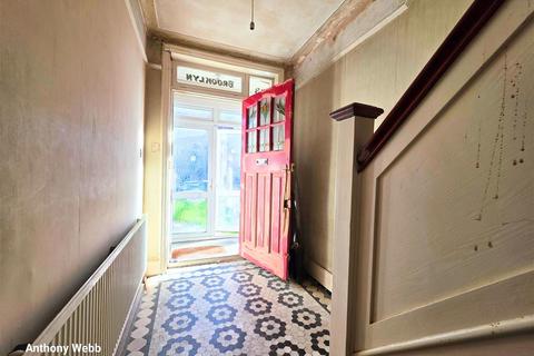 undefined, Grenoble Gardens, Palmers Green, London N13