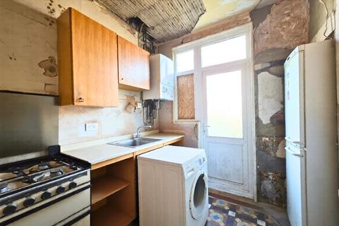 undefined, Grenoble Gardens, Palmers Green, London N13