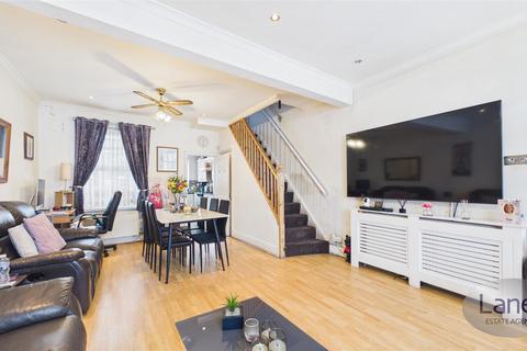 undefined, Wellington Avenue, London