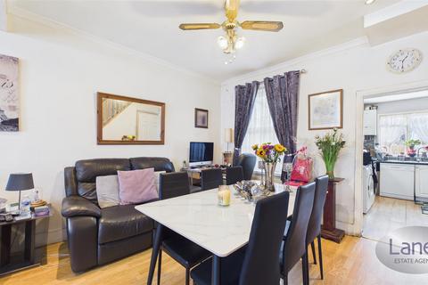 undefined, Wellington Avenue, London