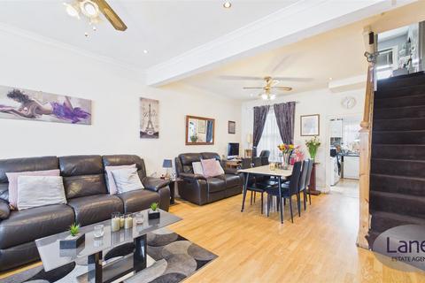 undefined, Wellington Avenue, London