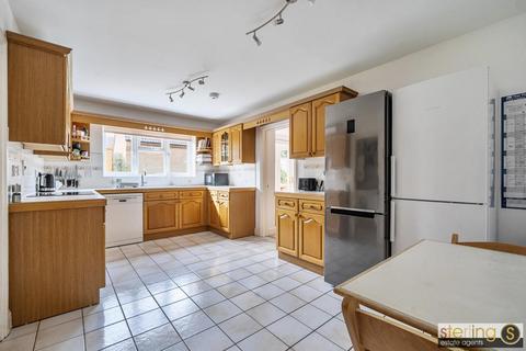 5 bedroom detached house for sale, Bishops Field, Aston Clinton