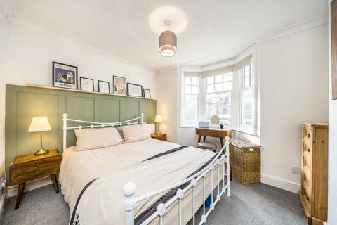3 bedroom flat for sale, Ashlake Road, London SW16