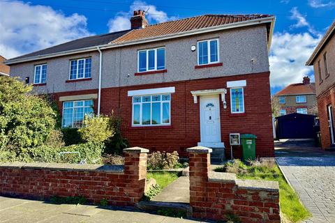 3 bedroom semi-detached house to rent, Brixham Avenue, Low Fell, Gateshead
