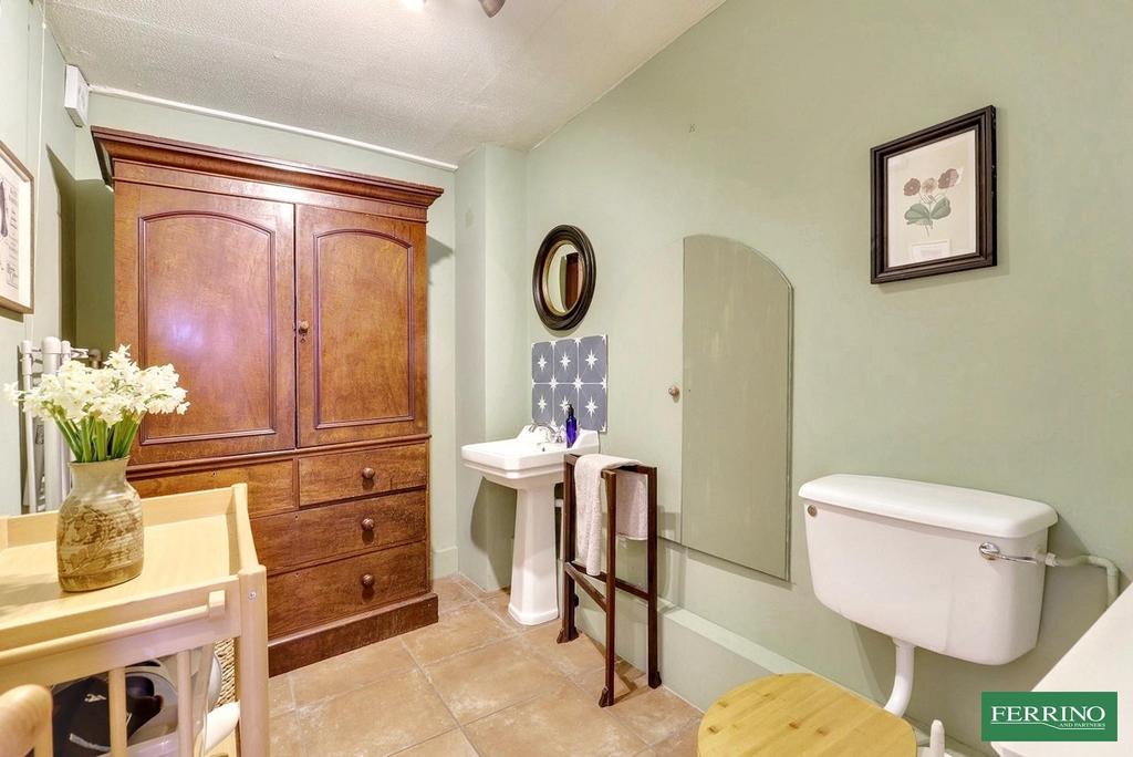 Laundry / Cloak Room