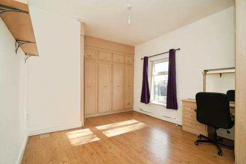 3 bedroom end of terrace house for sale, Kershaw Street, Oldham OL2