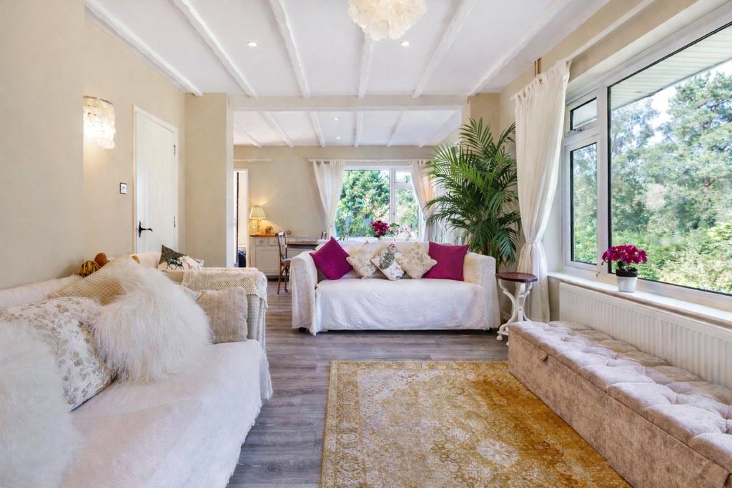 Bungalow Sitting