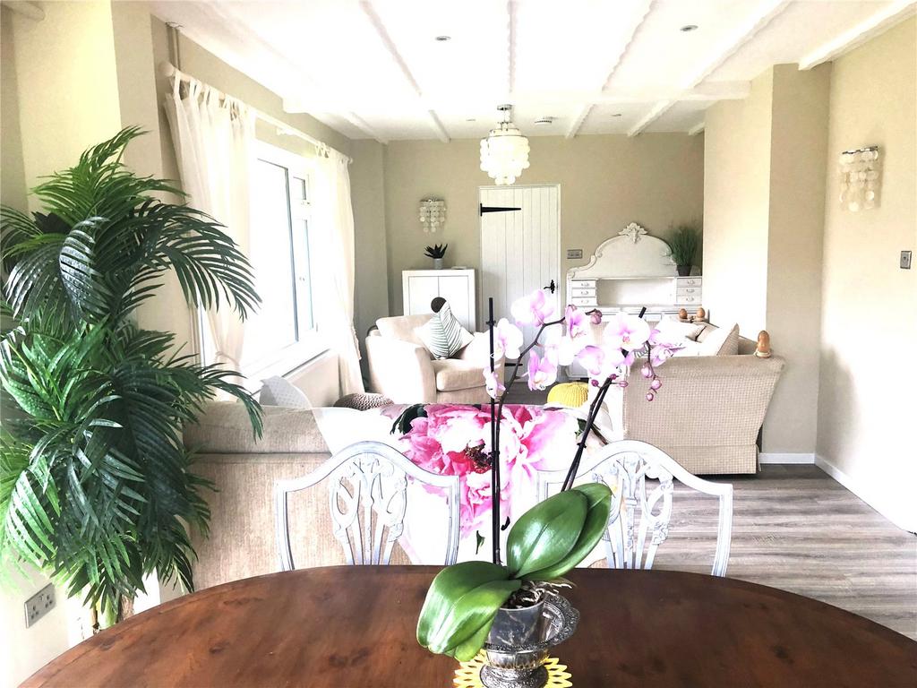 Bungalow Sitting