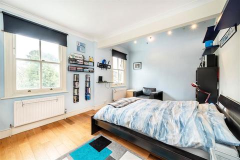 undefined, Holmesdale Road, Teddington TW11