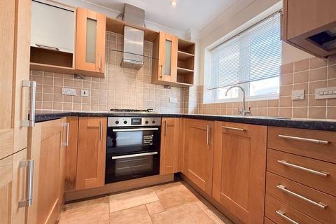 2 bedroom flat to rent, Brookbank Close, Cheltenham GL50 3NS