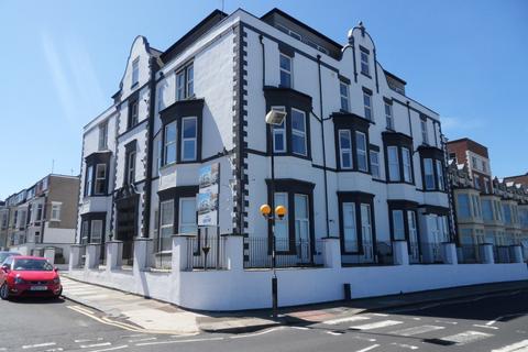 3 bedroom apartment to rent, Esplanade, Whitley Bay, NE26