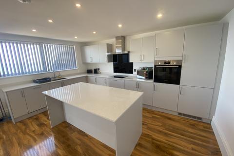 3 bedroom apartment to rent, Esplanade, Whitley Bay, NE26