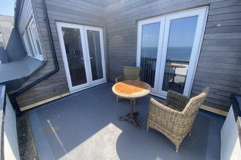3 bedroom apartment to rent, Esplanade, Whitley Bay, NE26