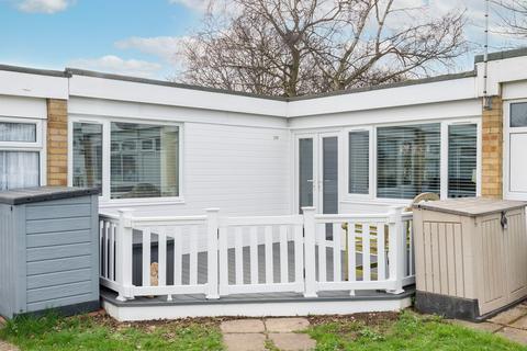 3 bedroom chalet for sale, Beach Road, Hemsby