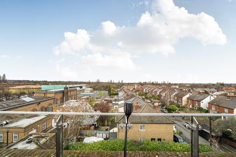 undefined, East Street, Epsom, KT17
