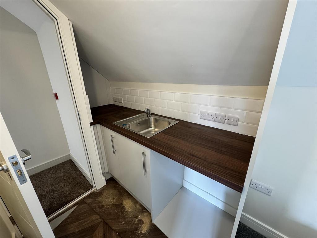 Flat 6 (2).jpg