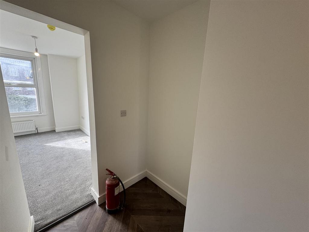 Flat 5 (1).jpg