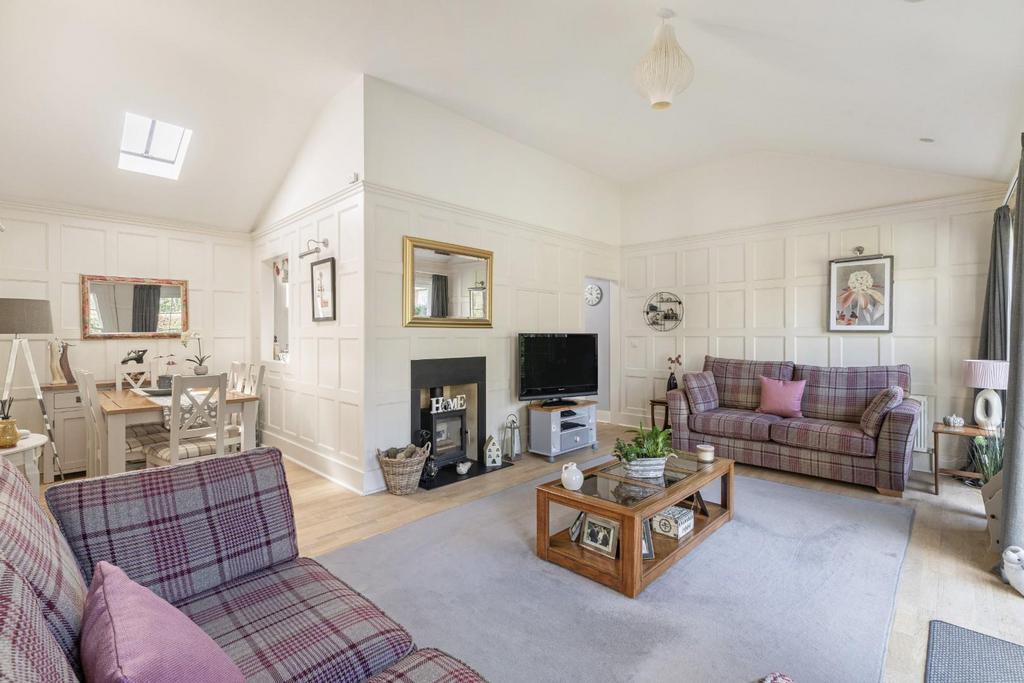 104913 4 Westcourt Salisbury Road Netheravon (8).j