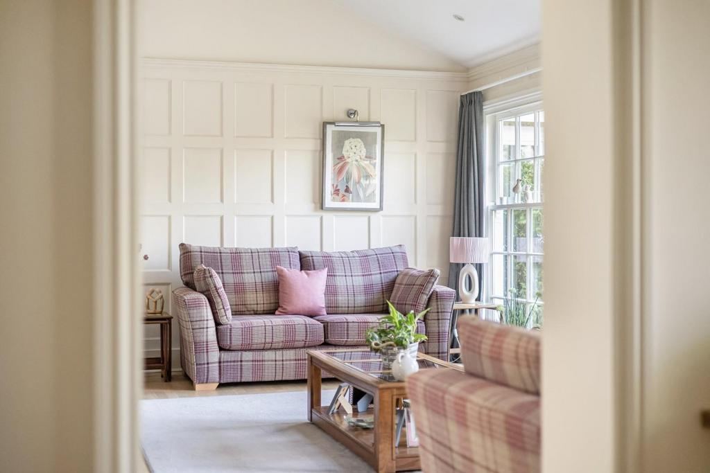 104913 4 Westcourt Salisbury Road Netheravon (10).