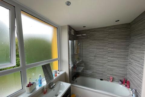 undefined, Commercial Road, Leeds LS5