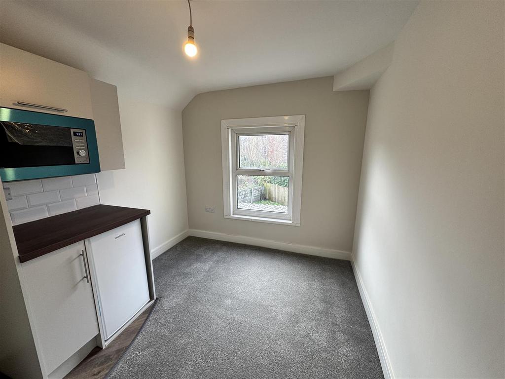 Flat 5  (16).jpg