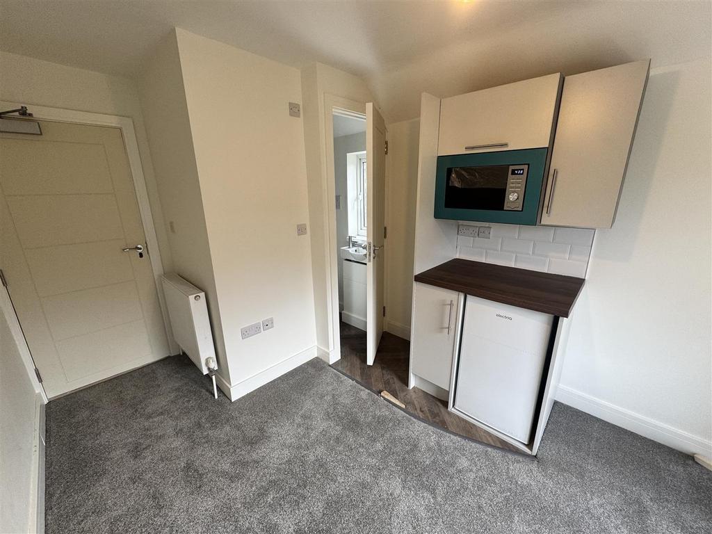 Flat 5  (17).jpg