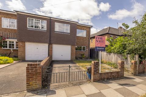 Longford Close, Hampton, TW12
